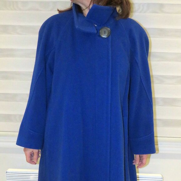 VINTAGE 1980's WOMEN'S FULL LENGTH WIDE (OVERSIZED) WOOL/NYLON WINTER SWING COAT - Picture 1 of 12